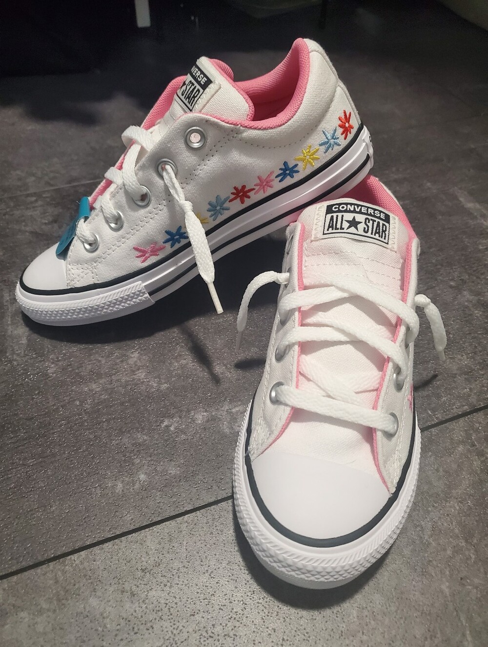 KIDS SIZE 2 - Converse All Star White Low Top Sneakers Flower Embroidery